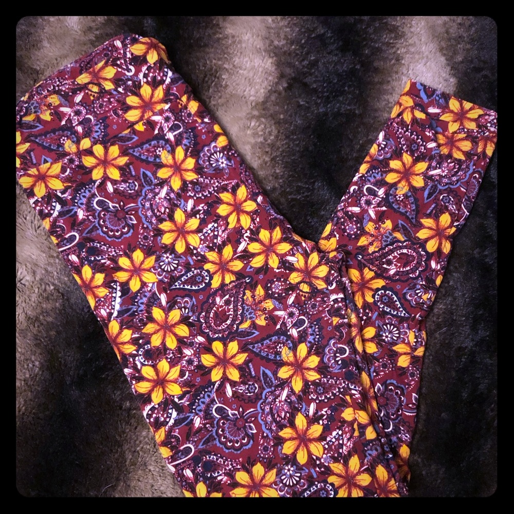 LuLaRoe tall and Curvy floral paisley leggings